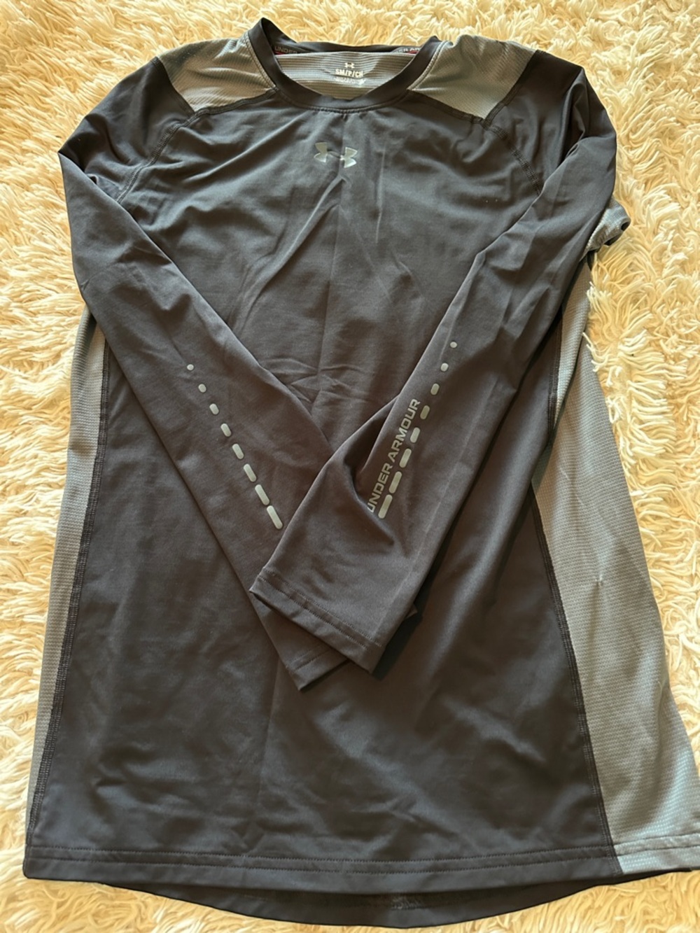 Under Armour Men’s Long Sleeve Tee, size S.